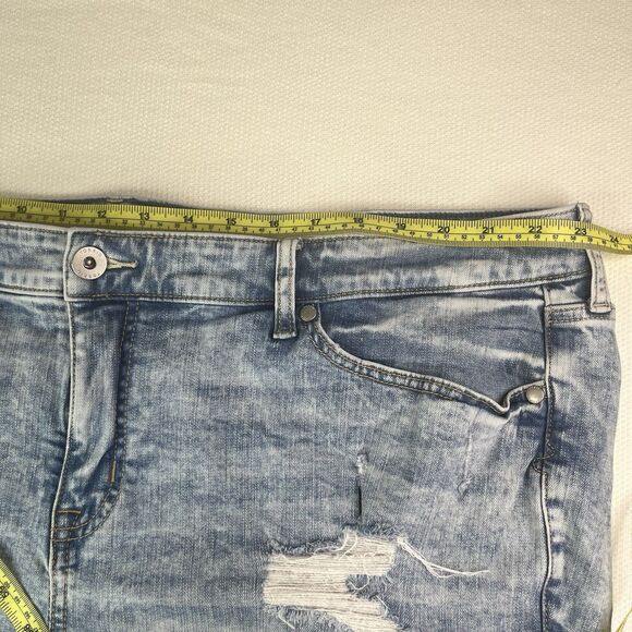 Torrid Blue Denim Jean Shorts Women’s Plus Size 26 Raw Hem Distressed Summer - Picture 5 of 12